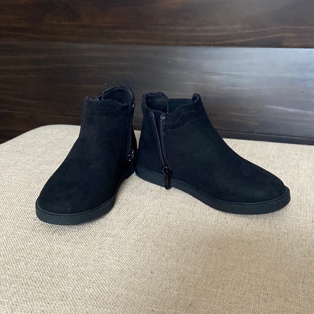 Brand new never worn - Tucket+ Tate ankle boot.  little Girls size 9